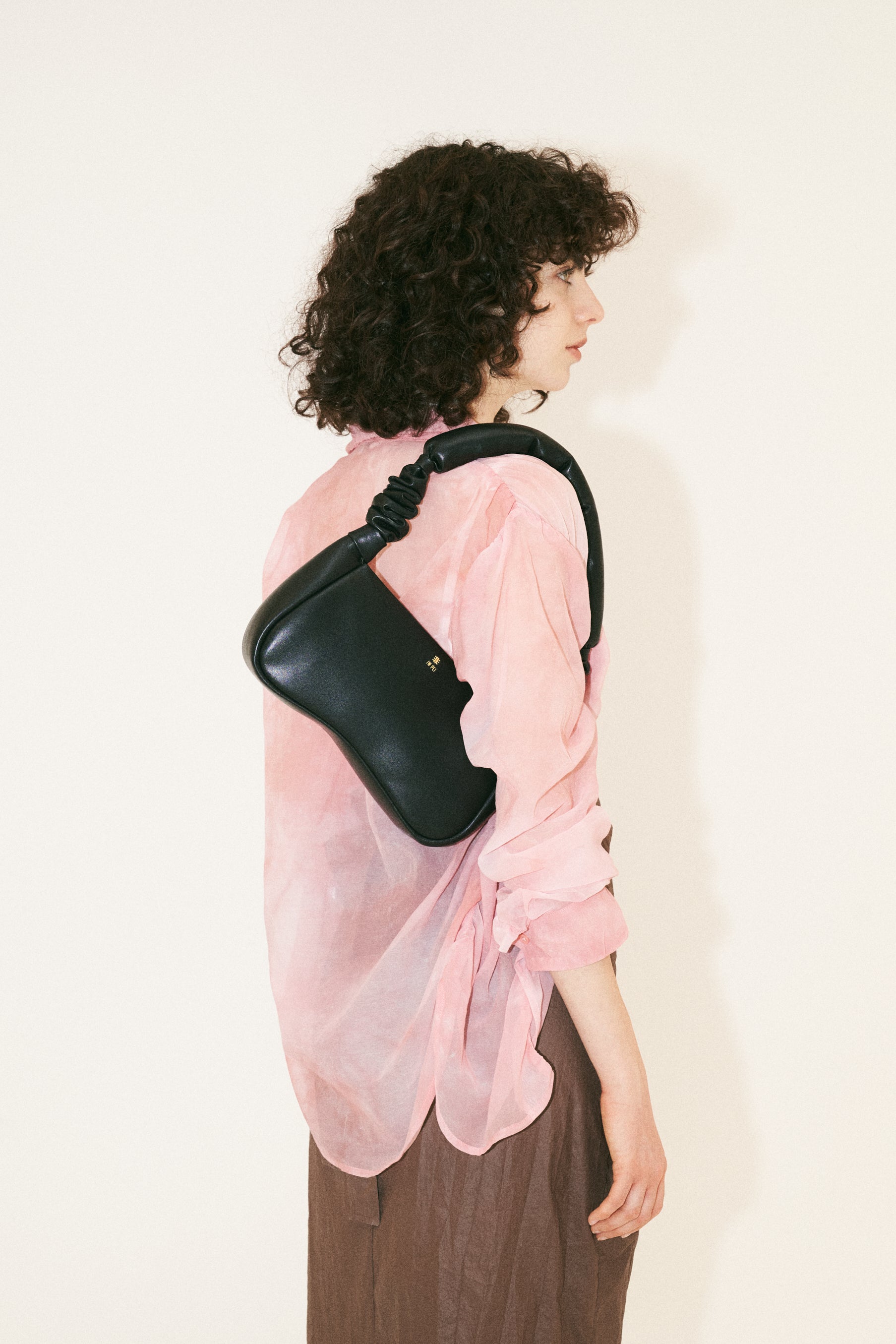 人気☆JW PEI☆ ALISON SHOULDER BAG Alison Soft Volume Shoulder Bag - Black | JW PEI